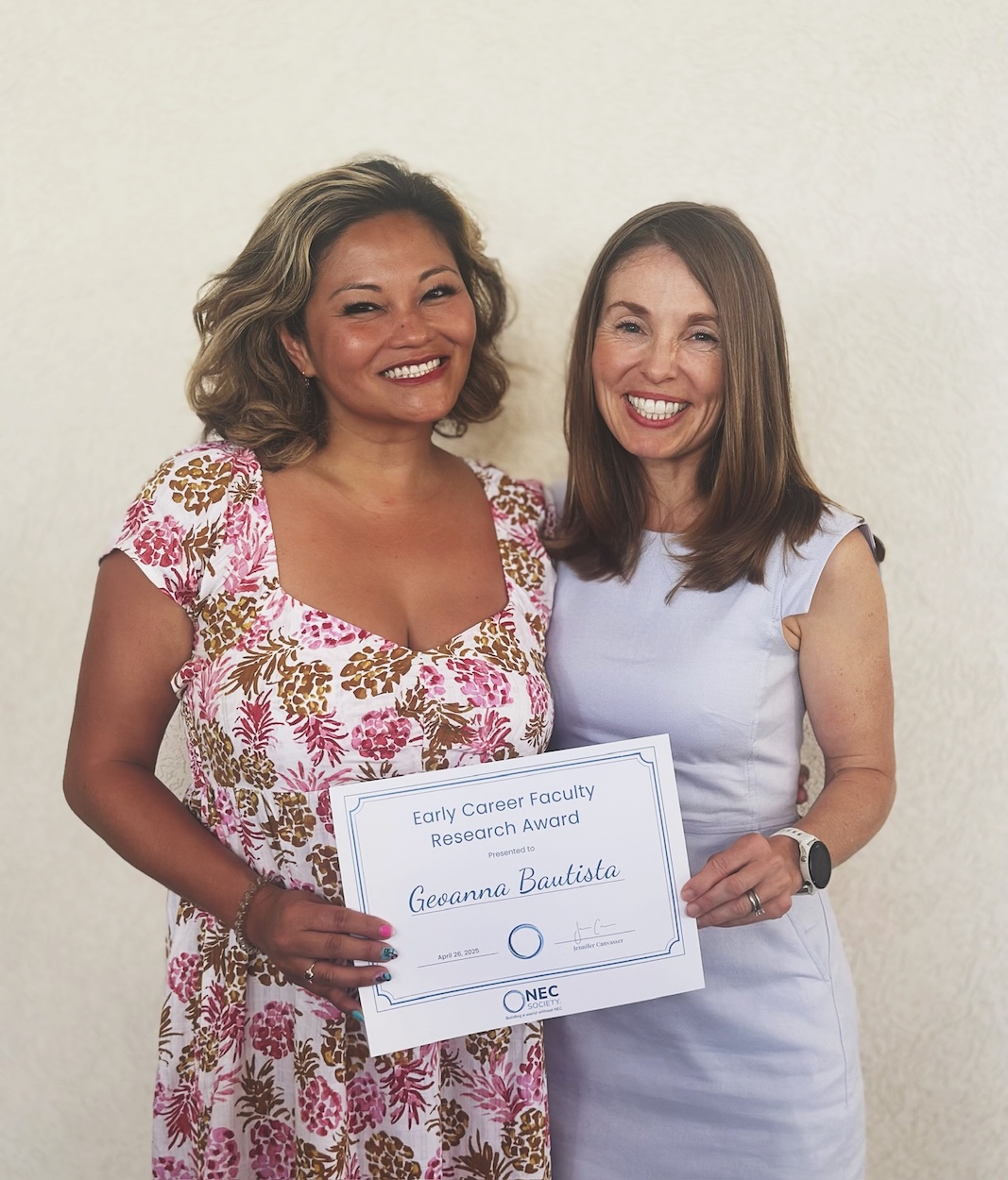 Dr Geoanna Marie Bautista receiving the Early Career Research Award